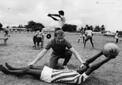 ENTWICKLUNGSHILFE, FUSSBALL, TRAINER,  KARL HEINZ MAROTZKE, 1968, ACCRA, GHANA, AFRIKA