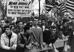 PRO -VIETNAM KRIEGS DEMONSTRATION, BROADWAY, NEW YORK CITY, IN THE 60s,  USA